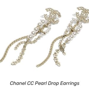 Chanel CC Fall/Winter 2019 Elegant Gold and Pearl Dangle Earrings.